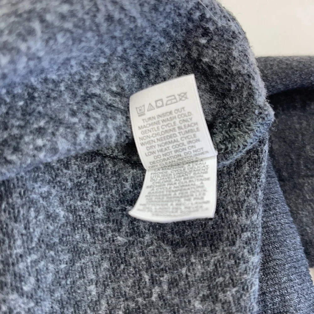 VICTORIA’S SECRET Black Pink Snowflake Cropped Hoodie Sweatshirt Size XS - Picture 10 of 10